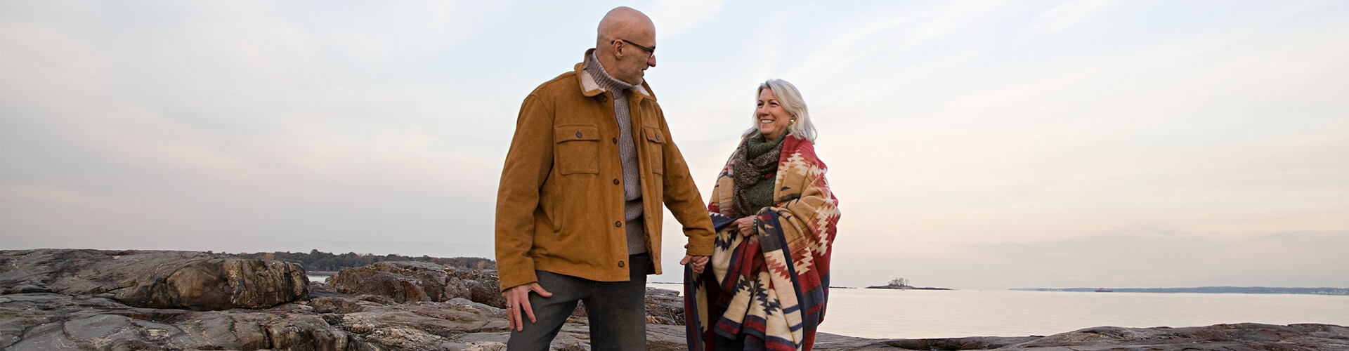 Plan de Previsión Asegurado RGAAhorro Protegido PPA - Pareja senior frente al mar - Caja Rural de Navarra