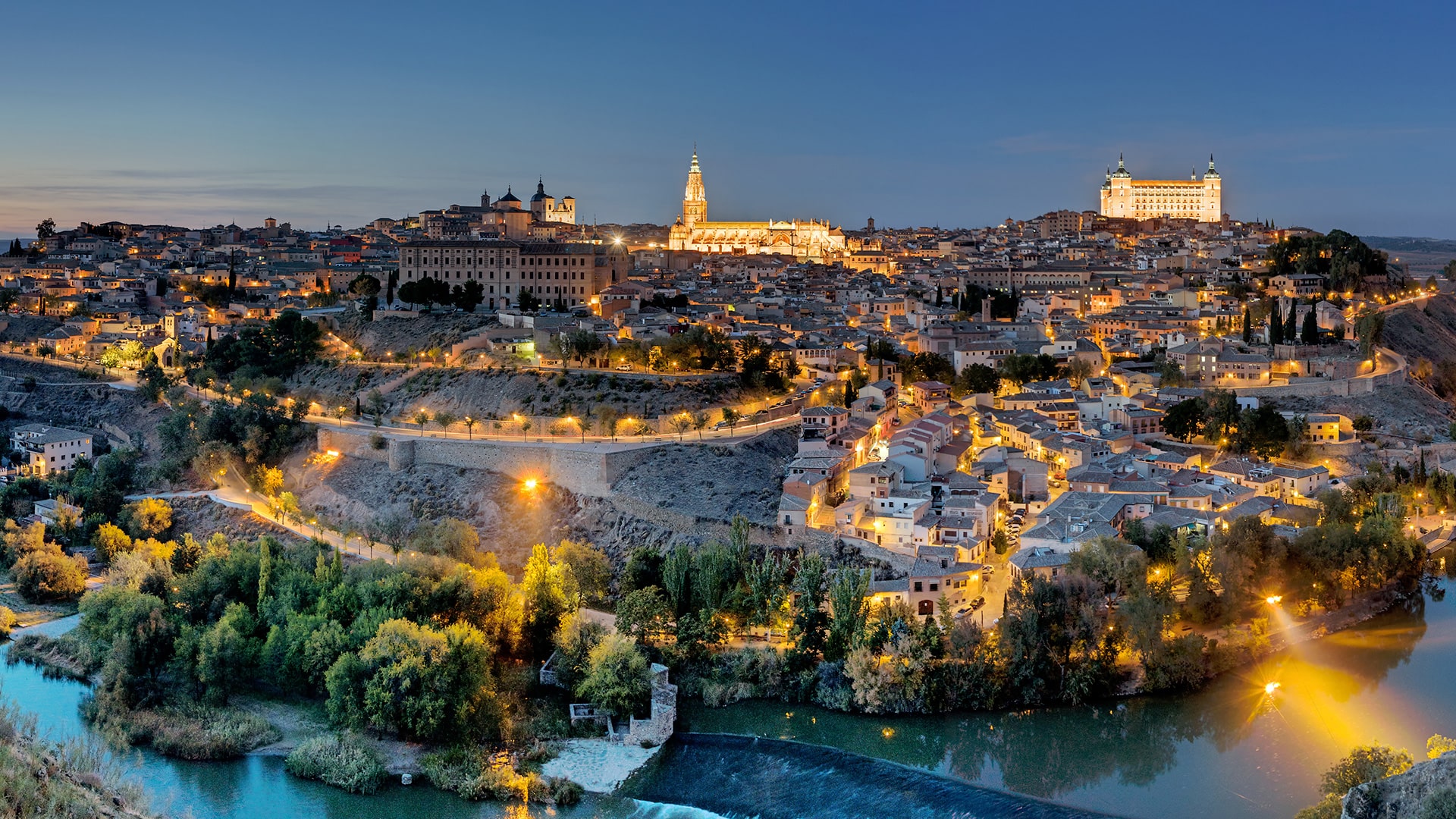 Imagen de la ciudad de Toledo al anochecer