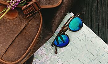 Global exchange cambio de moneda - mochila, mapa y gafas de sol 